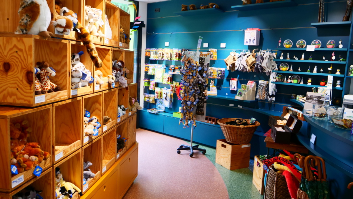 Der Zooshop des Saarbücker Zoos Eine weitere Ansicht des Verkaufsraumes des Zooshops